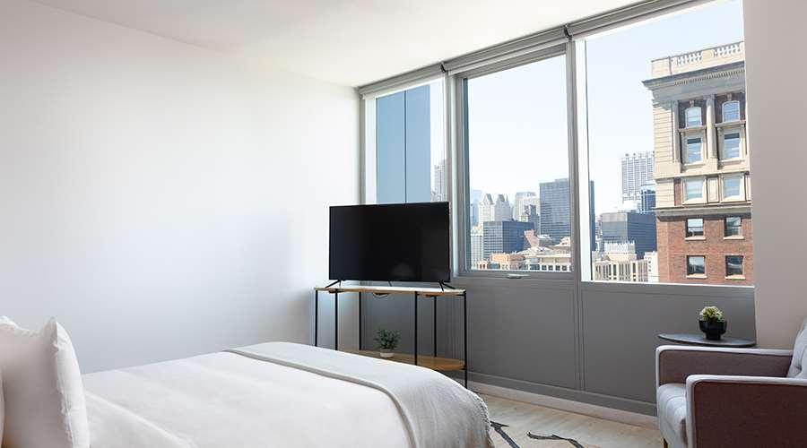 Sentral Michigan Avenue Aparthotel Chicago Cameră foto A bedroom at 100 East 14th Street
