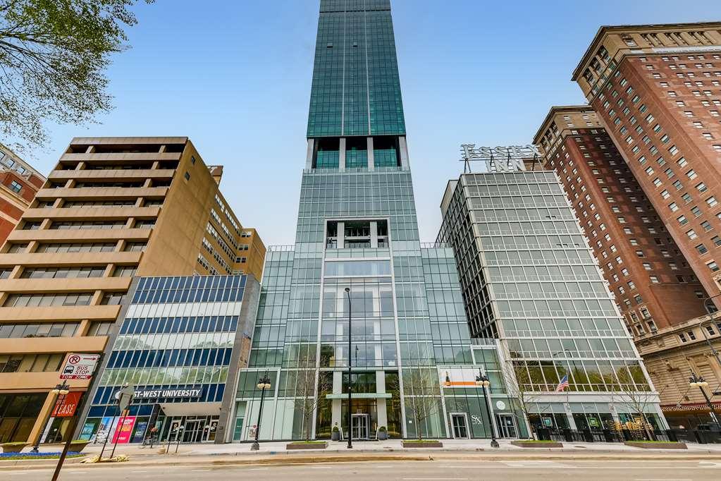Sentral Michigan Avenue Aparthotel Chicago Exterior foto The building's entrance